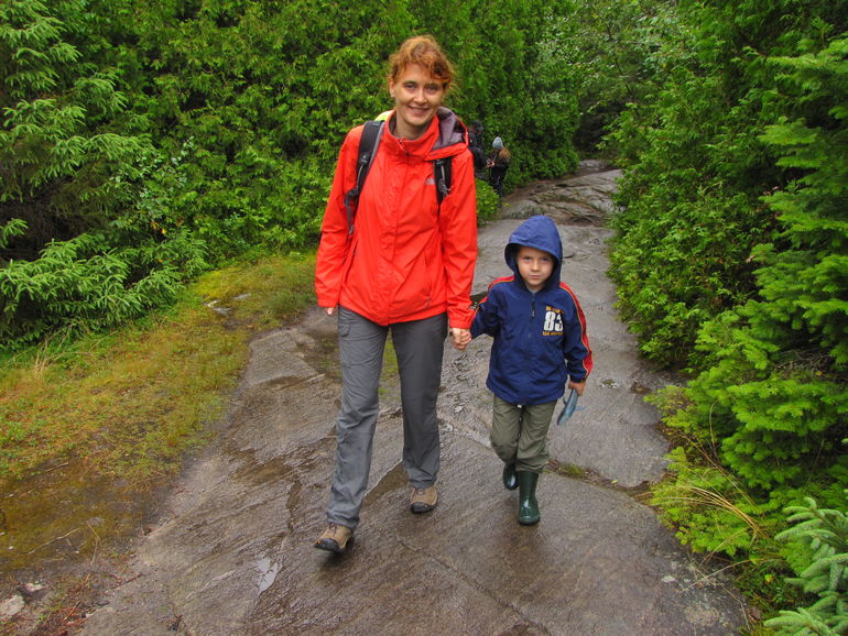 Beginning of Pointe-de-l'Islet loop trail.