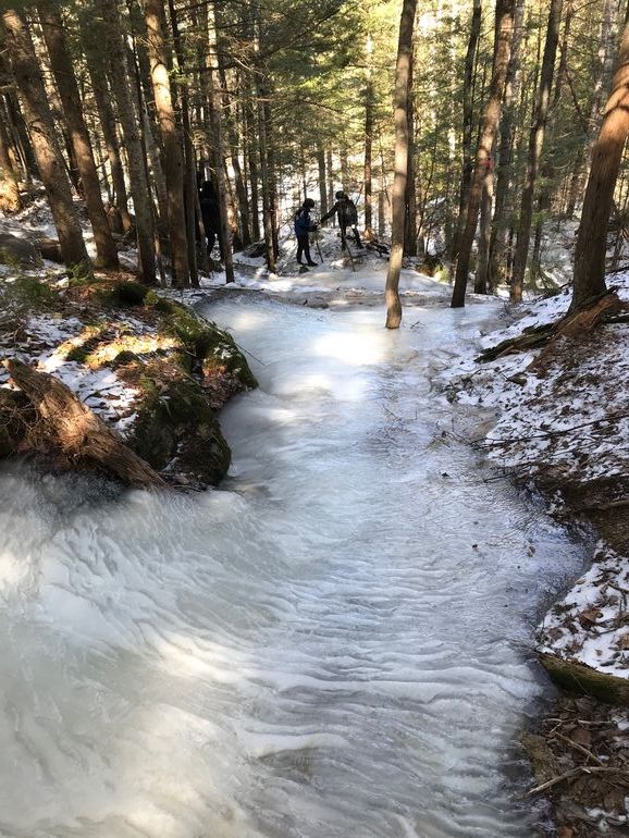 Icy Lac-du-Pimbina trail